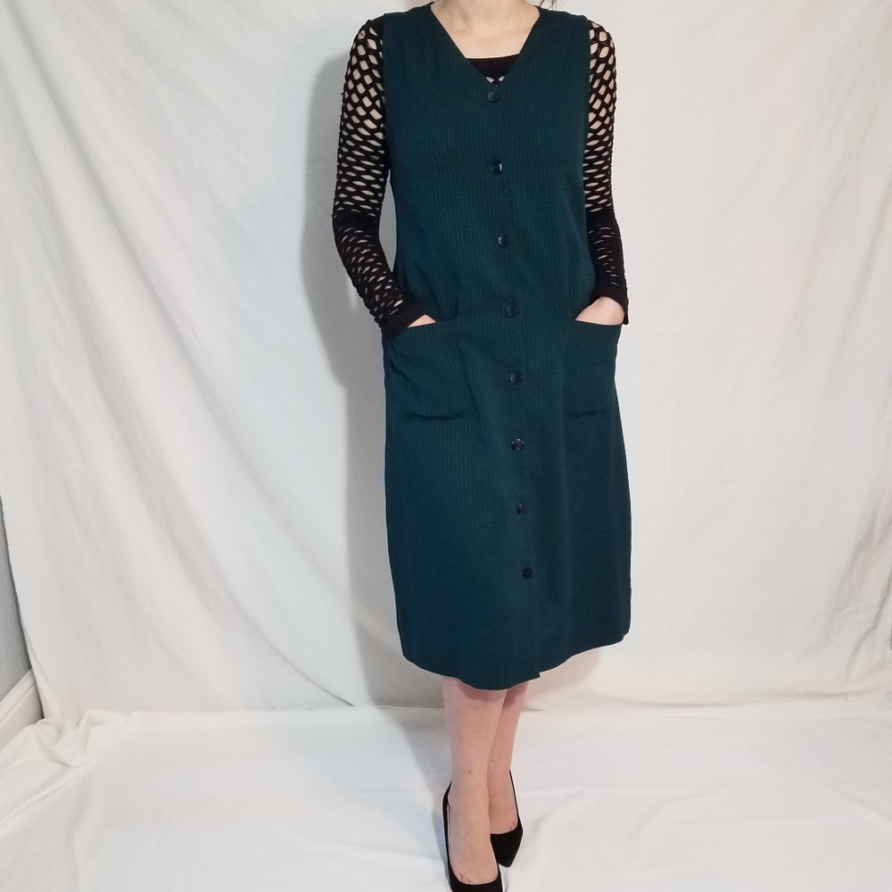 Beautiful woman's sleeveless dress! - Picture 6 of 10